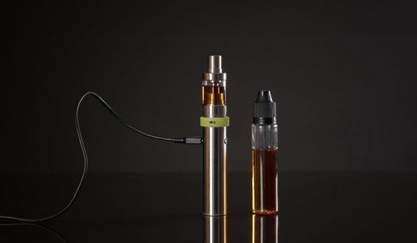 How to charge an e-cigarette